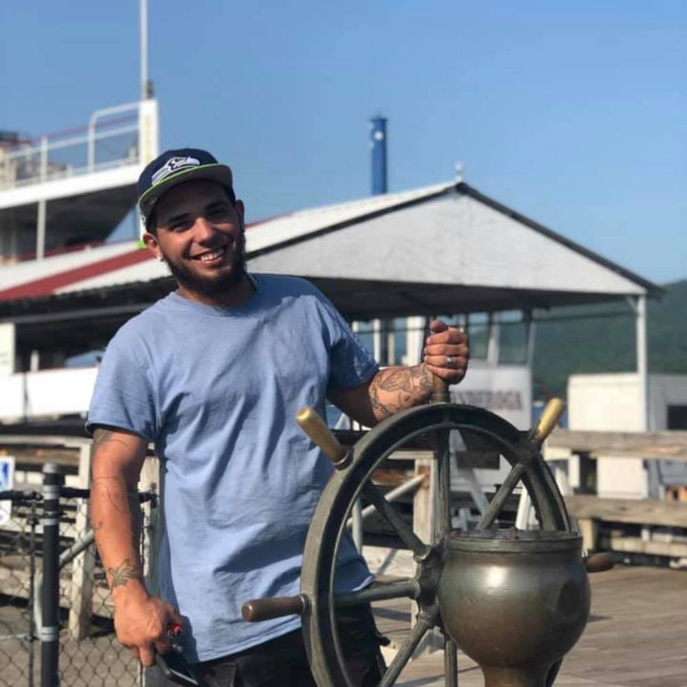 Meet your Posher, Eduardo
